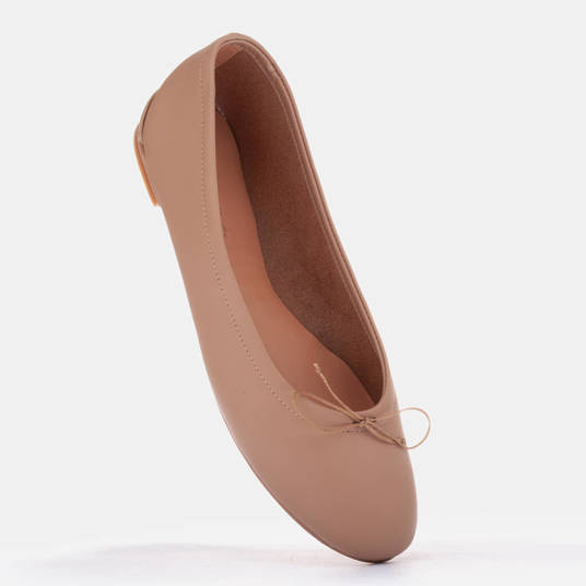 Ballerinas made of delicate grain leather